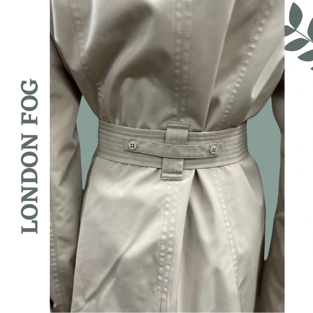 Vintage Y2K London Fog Trench Coat
Tan Single Breasted Waist Tie Size
Medium - Picture 9 of 13